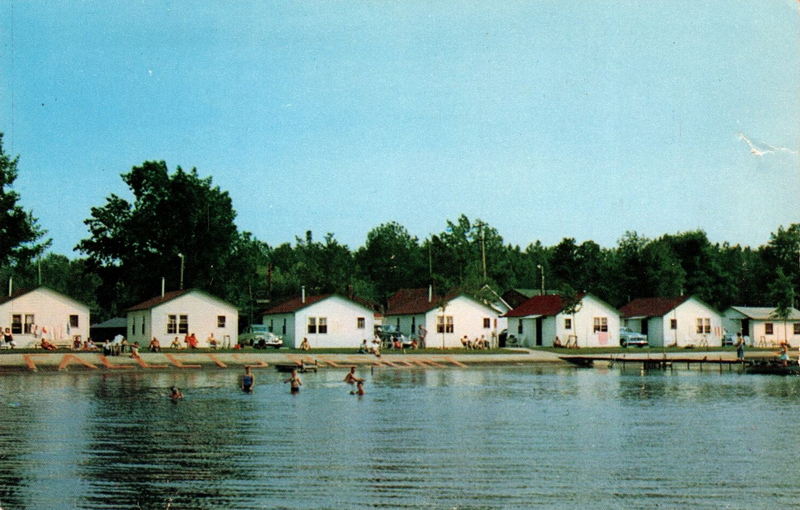 Fallets Cottage Court - Vintage Postcard